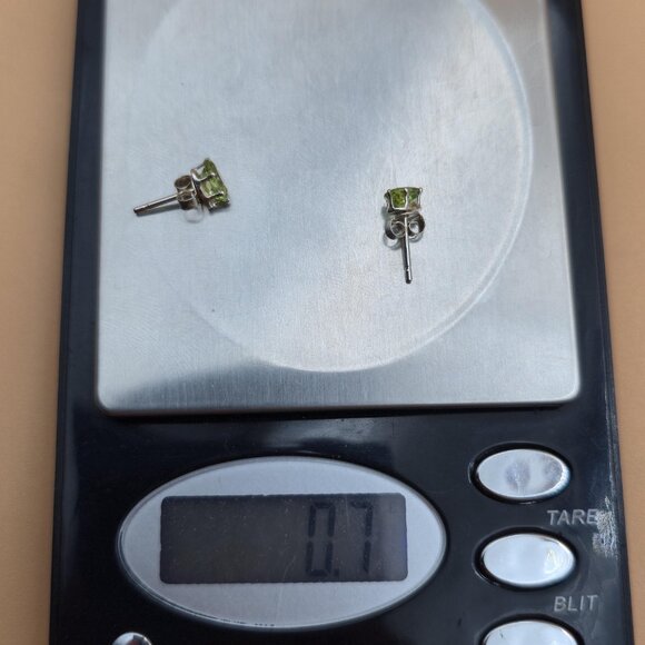 Sterling Silver Small Green Gem Peridot Stud Earrings A5662 - Picture 6 of 6